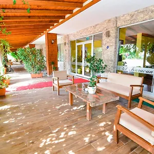 Karacan Park - Airport מלון